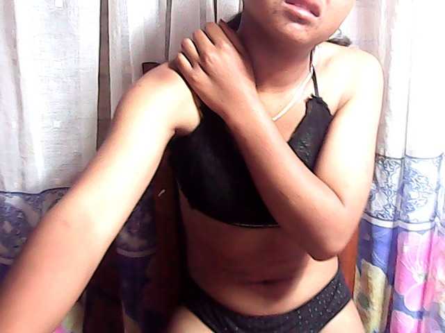 Nadia-001 webcam