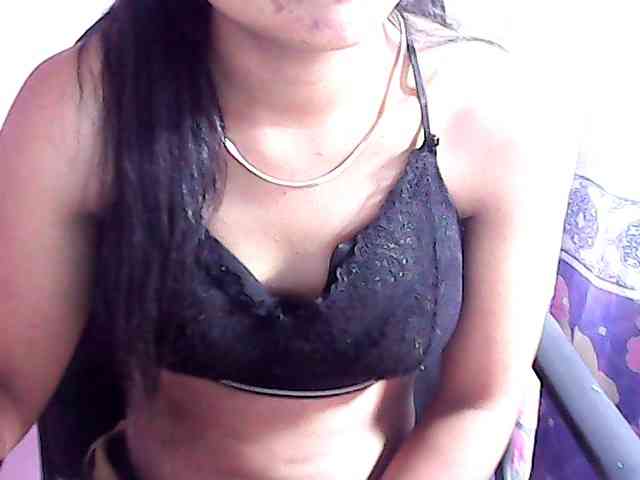 Nadia-001 webcam