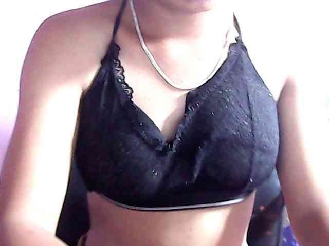 Nadia-001 webcam