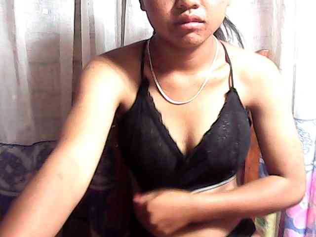 Nadia-001 webcam