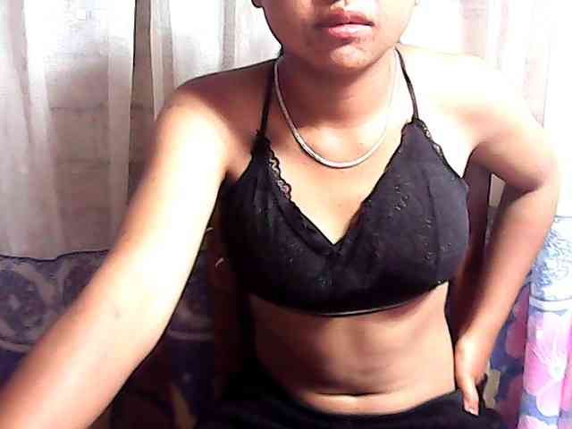 Nadia-001 webcam