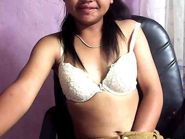 Nadia-001 webcam