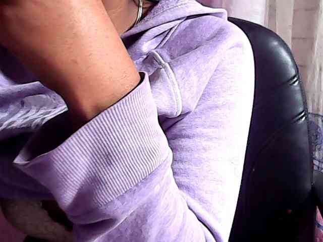 Nadia-001 webcam