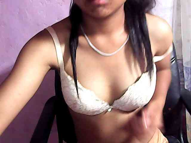 Nadia-001 webcam