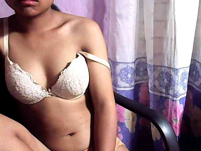 Nadia-001 webcam
