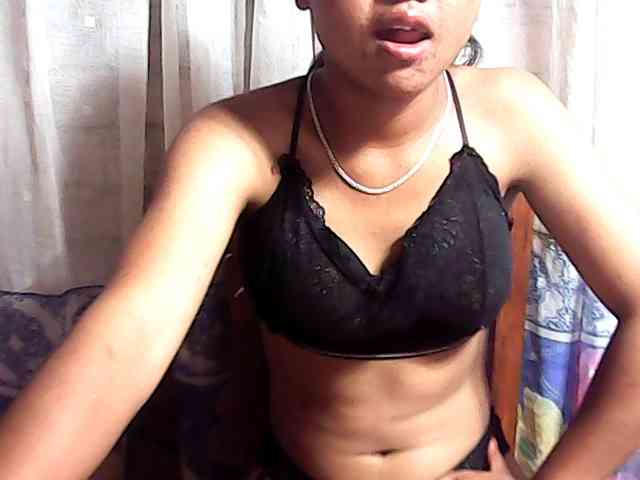 Nadia-001 webcam
