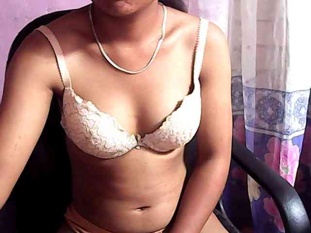 Nadia-001 webcam