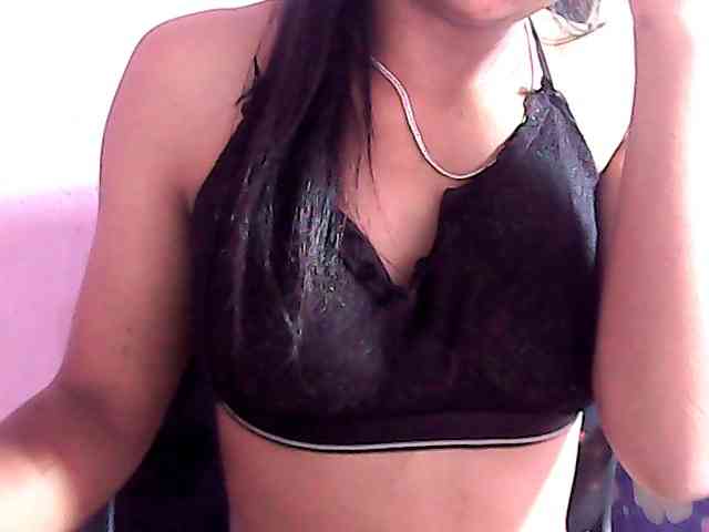 Nadia-001 webcam