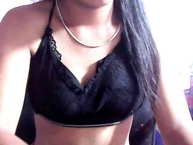 Nadia-001 webcam