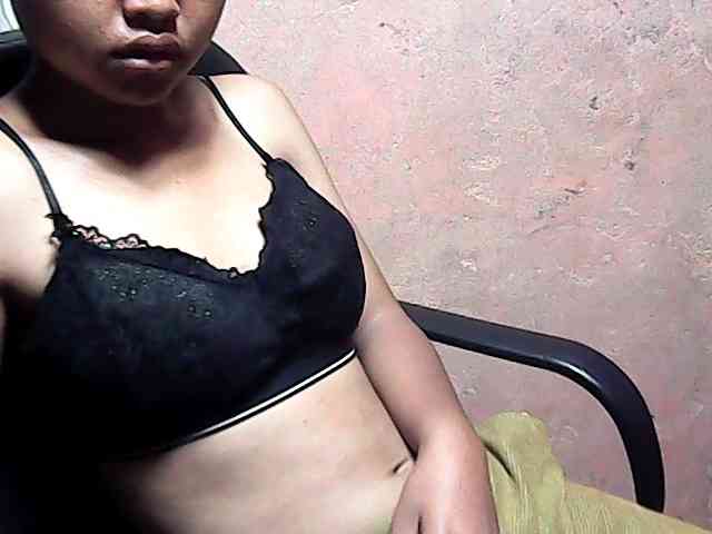 Nadia-001 webcam