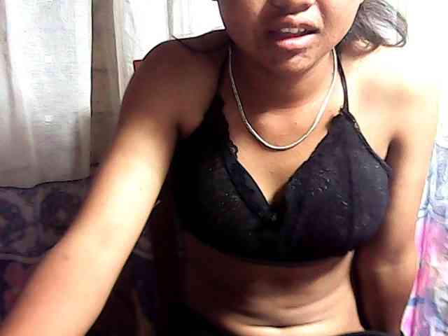 Nadia-001 webcam