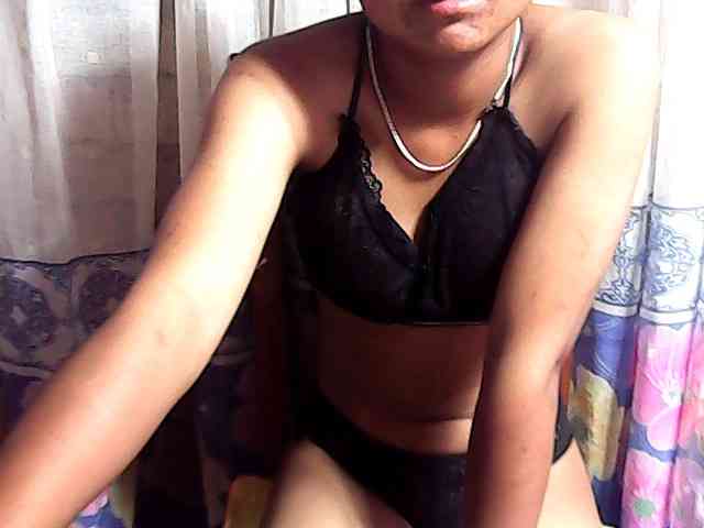 Nadia-001 webcam