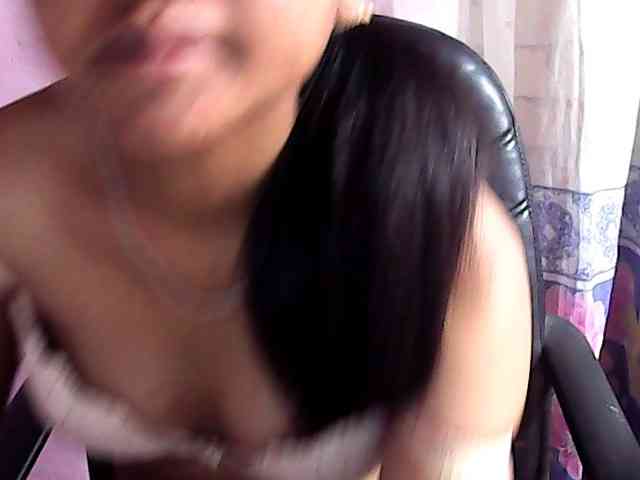 Nadia-001 webcam