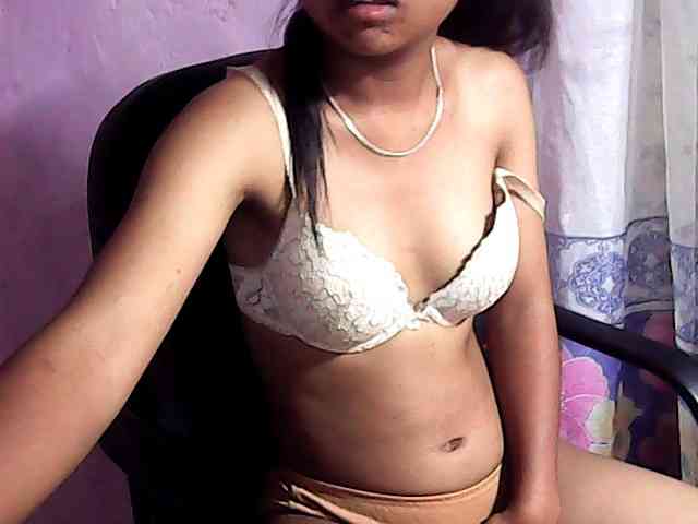 Nadia-001 webcam