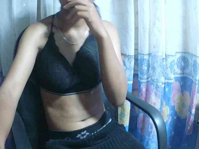 Nadia-001 webcam