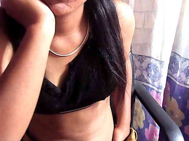 Nadia-001 webcam