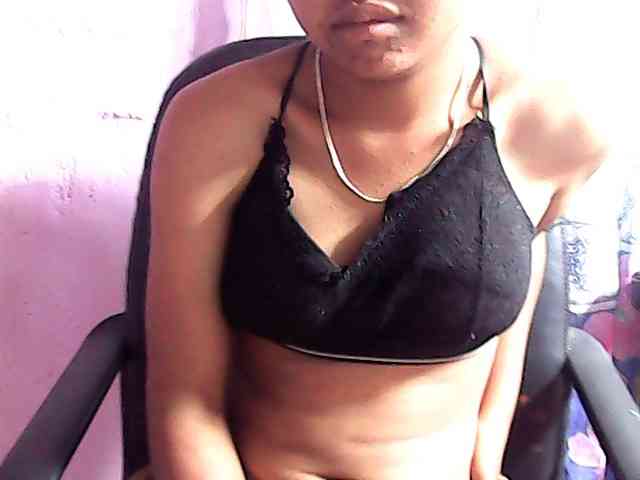 Nadia-001 webcam
