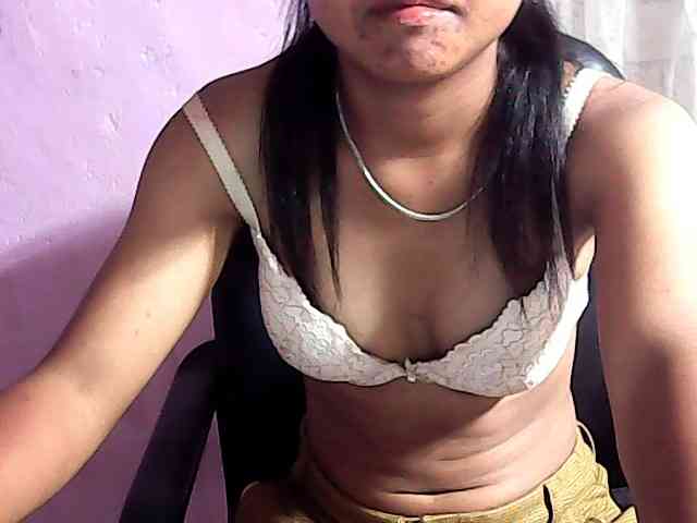 Nadia-001 webcam