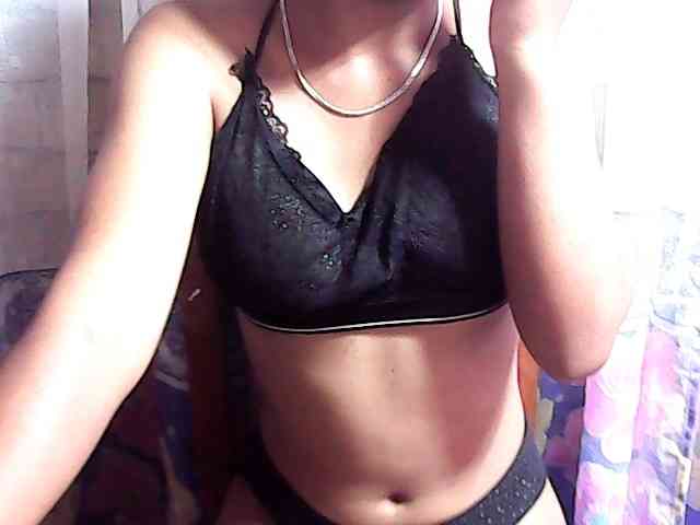 Nadia-001 webcam