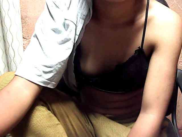 Nadia-001 webcam