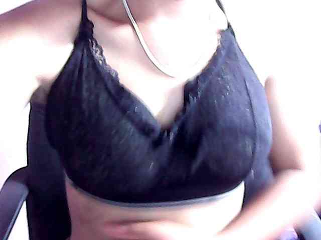 Nadia-001 webcam
