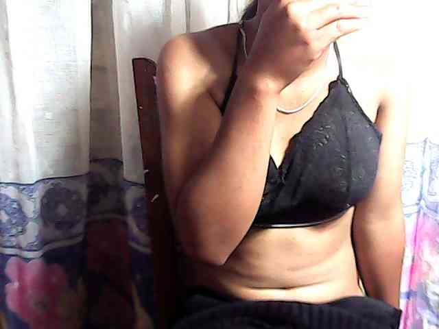 Nadia-001 webcam