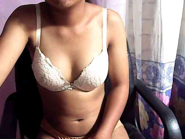 Nadia-001 webcam