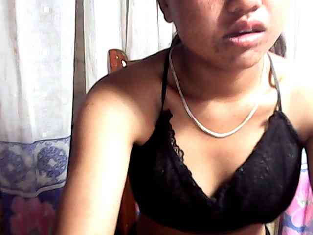 Nadia-001 webcam