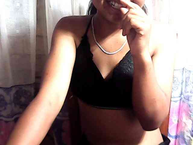 Nadia-001 webcam