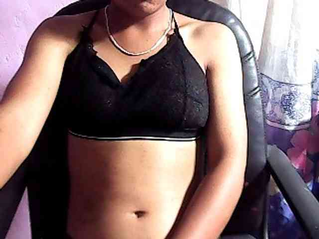 Nadia-001 webcam