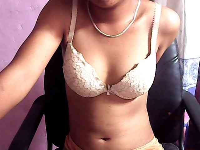 Nadia-001 webcam