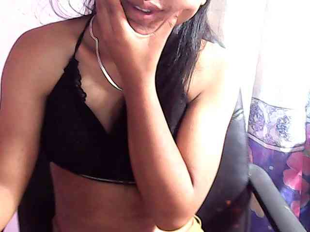 Nadia-001 webcam