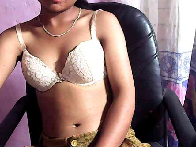 Nadia-001 webcam