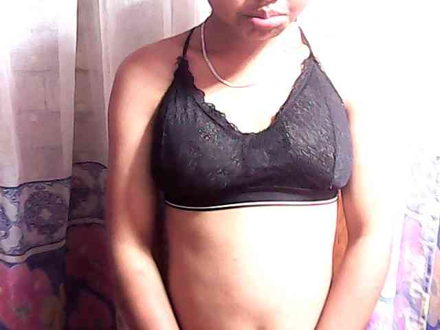Nadia-001 webcam
