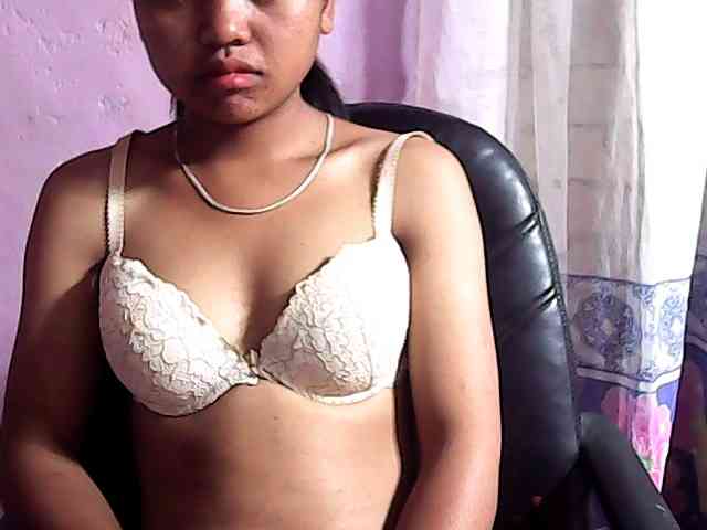 Nadia-001 webcam