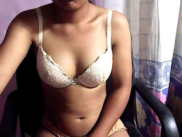Nadia-001 webcam