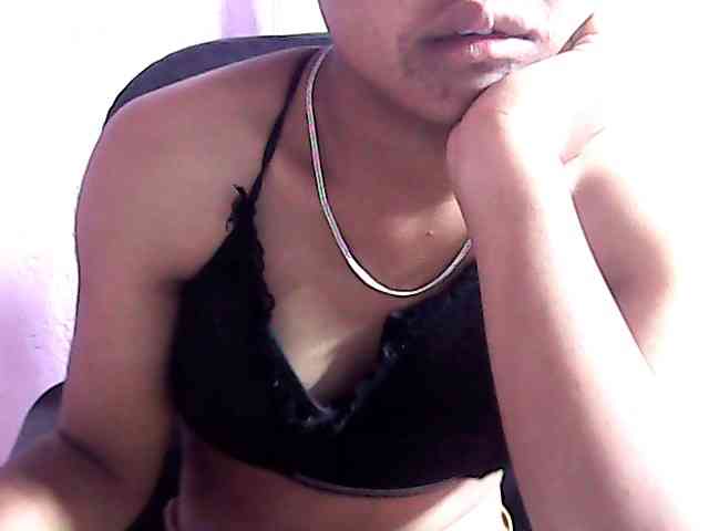 Nadia-001 webcam