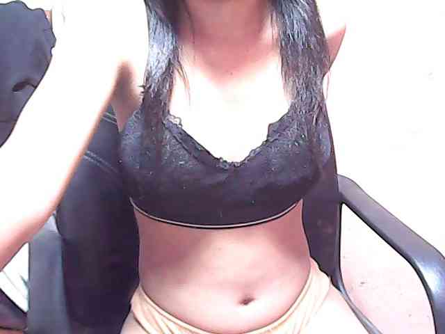 Nadia-001 webcam