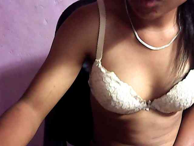 Nadia-001 webcam