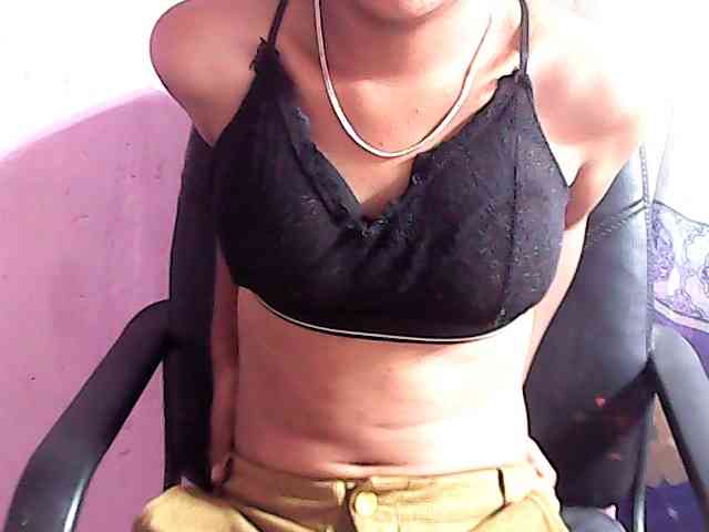 Nadia-001 webcam