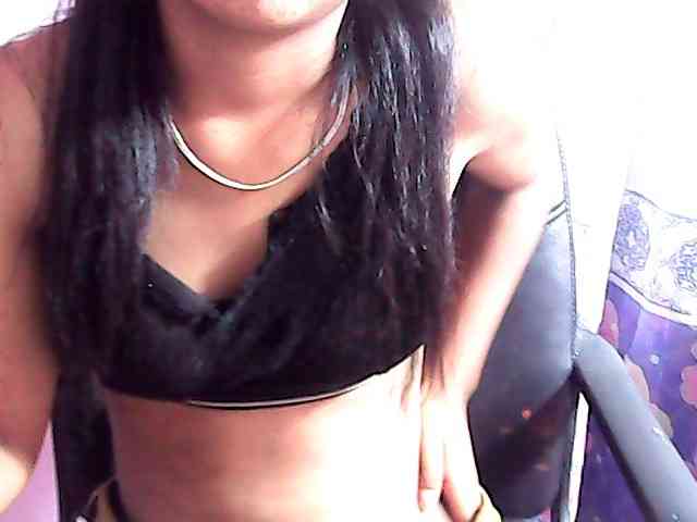 Nadia-001 webcam