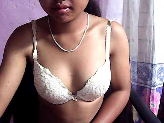 Nadia-001 webcam