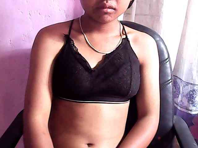 Nadia-001 webcam