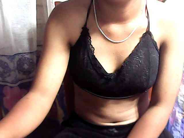 Nadia-001 webcam