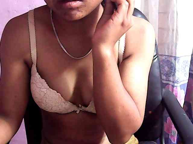 Nadia-001 webcam