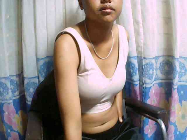 Nadia-001 webcam
