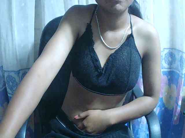 Nadia-001 webcam