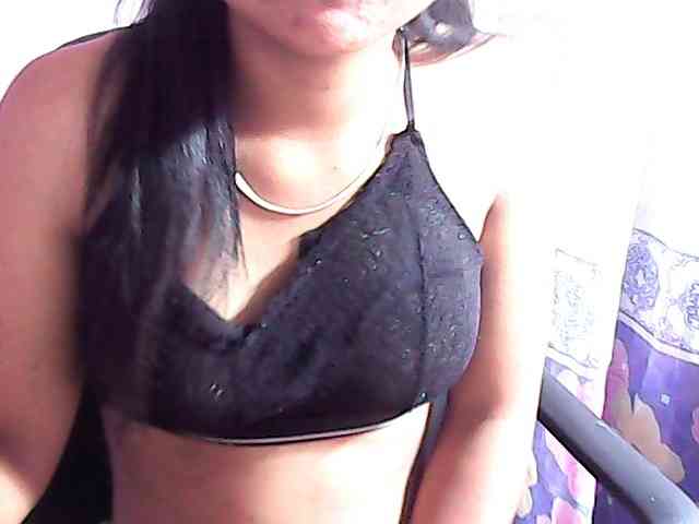 Nadia-001 webcam