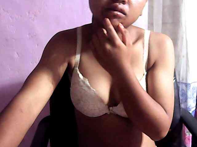 Nadia-001 webcam