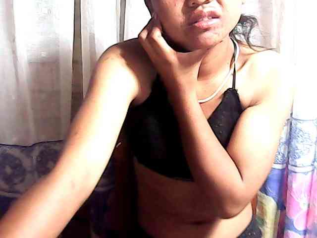 Nadia-001 webcam